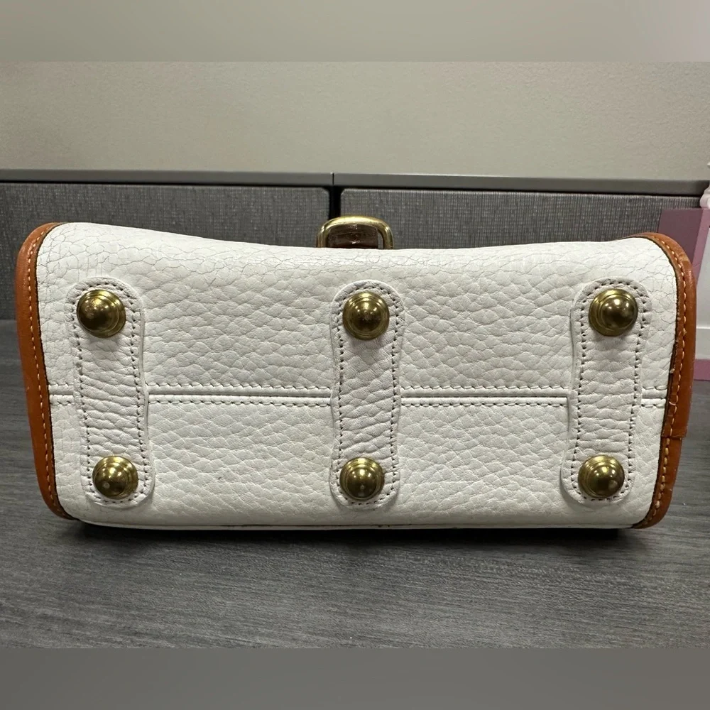Vintage Dooney Bourke Leather White Essex Shoulder Bag Brass Hardware Tan Trim - Picture 3 of 17